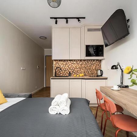 77 Wiktoryn Studio Apartment Варшава Екстериор снимка