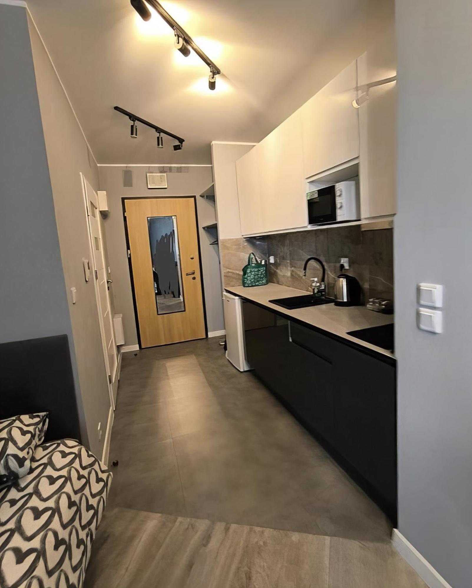 77 Wiktoryn Studio Apartment Варшава Екстериор снимка