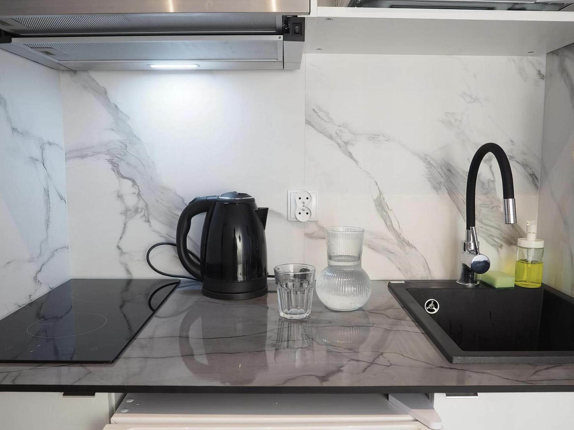 77 Wiktoryn Studio Apartment Варшава Екстериор снимка