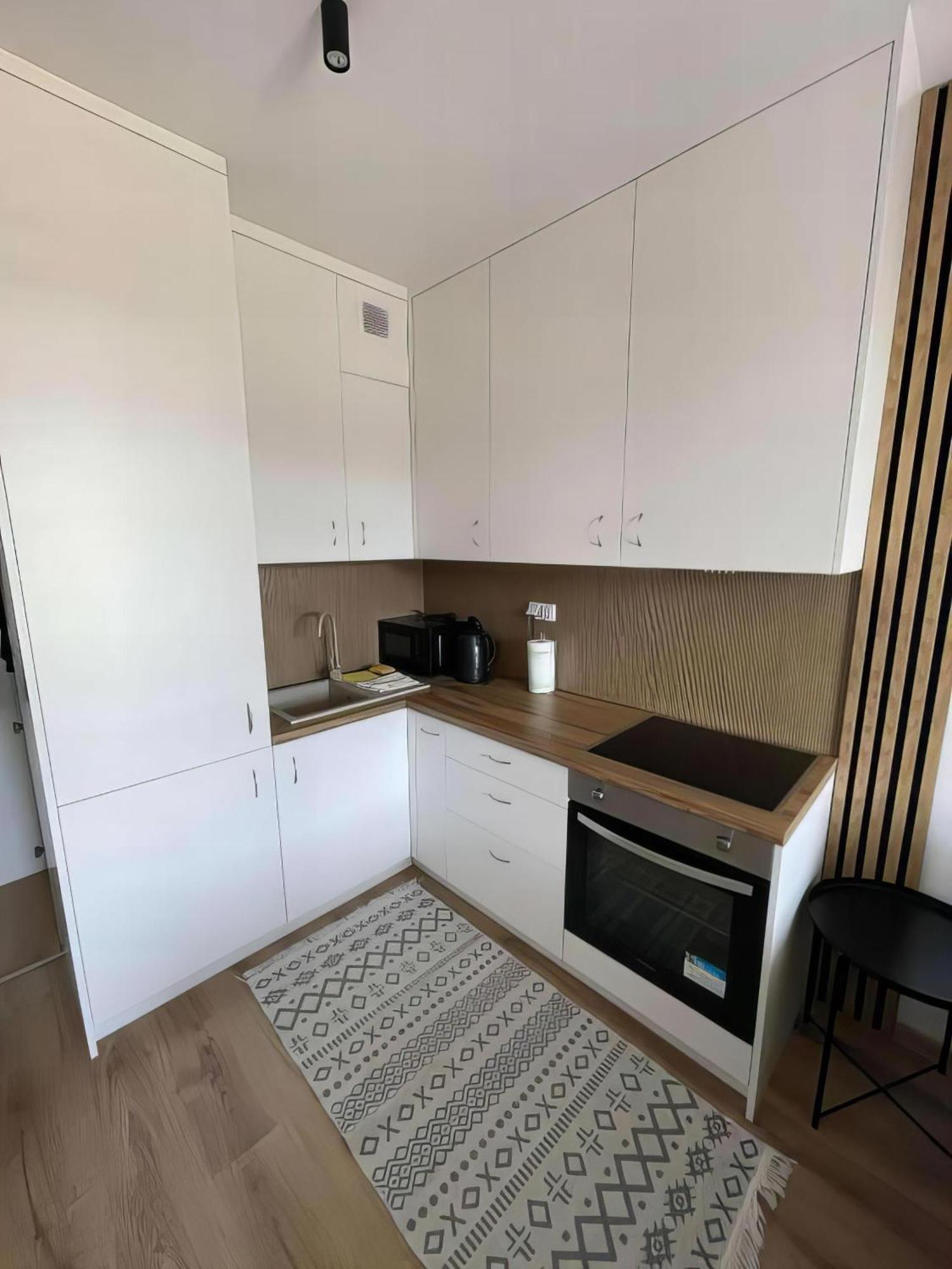 77 Wiktoryn Studio Apartment Варшава Екстериор снимка
