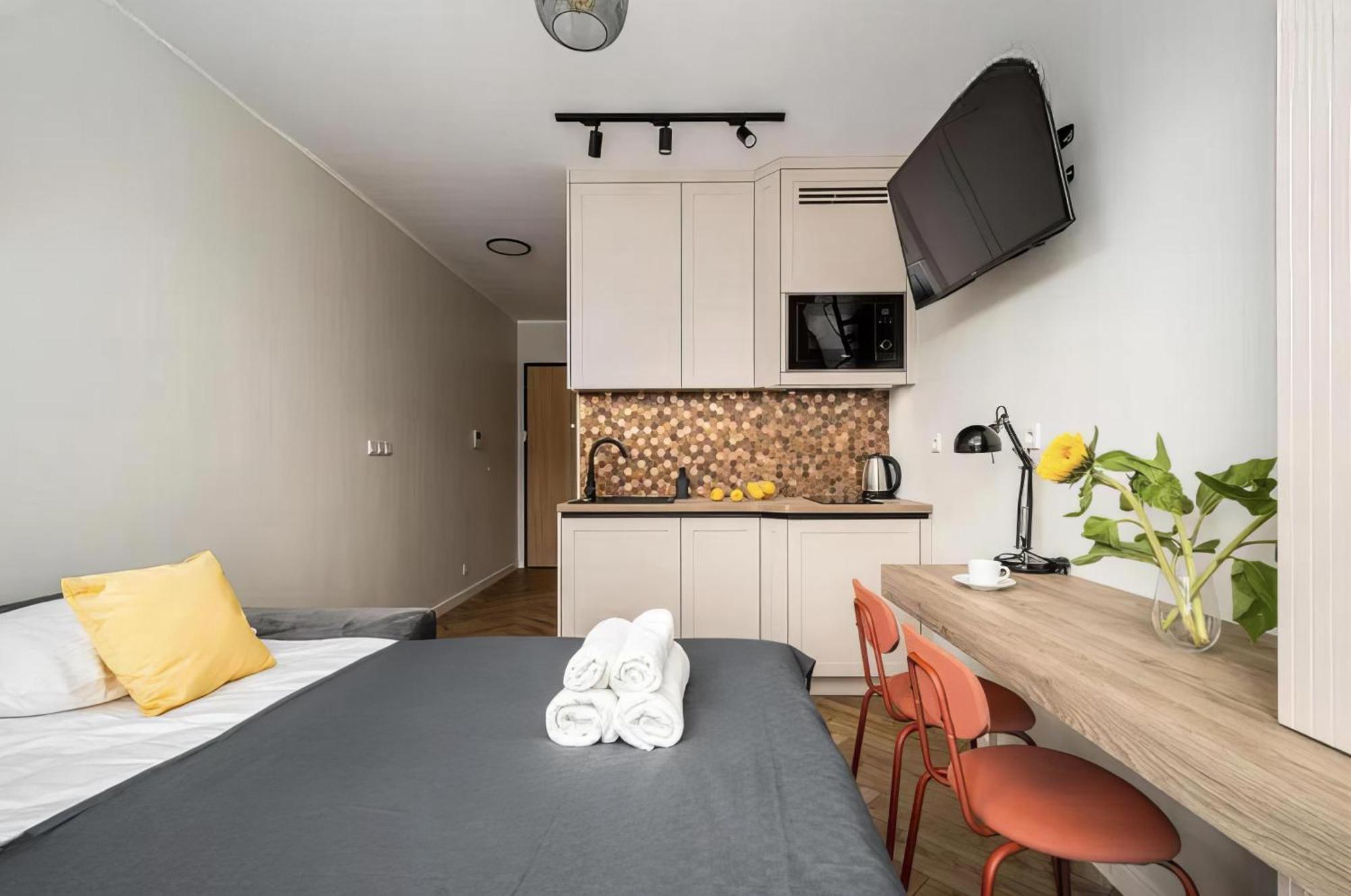 77 Wiktoryn Studio Apartment Варшава Екстериор снимка