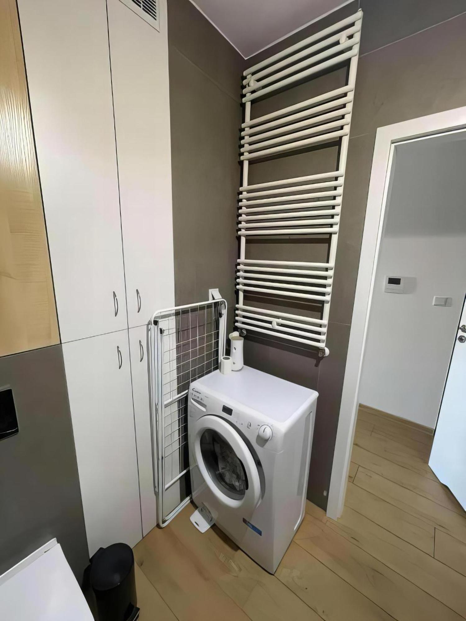 77 Wiktoryn Studio Apartment Варшава Екстериор снимка